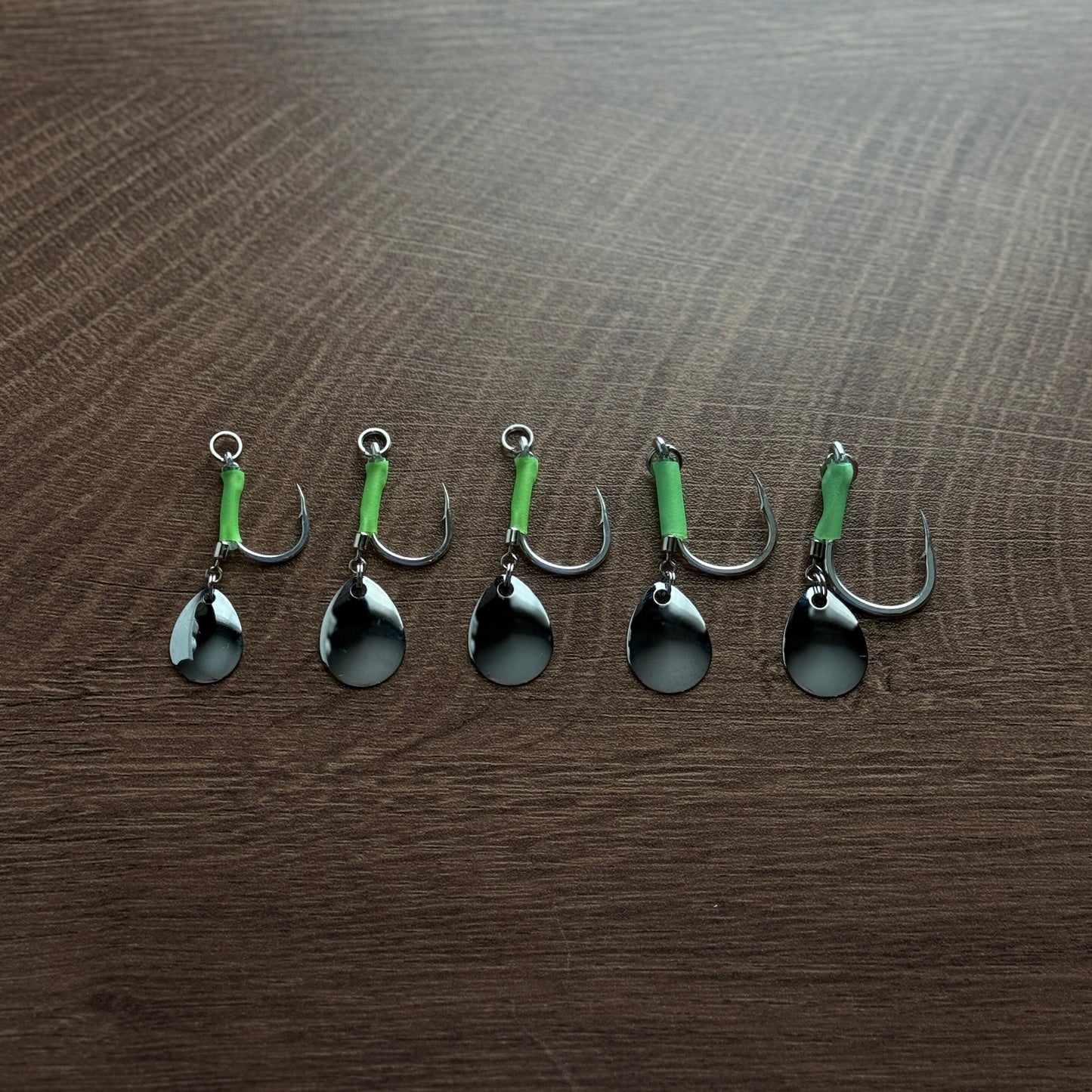 Glow-in-the-Dark Spinner Blade Single Hook for Tuna & Jig Fishing -  5 Different Sizes